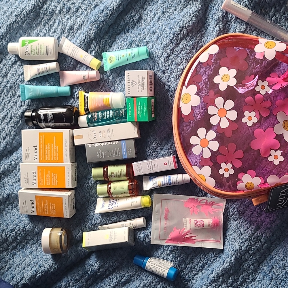 Skincare sample set w bag